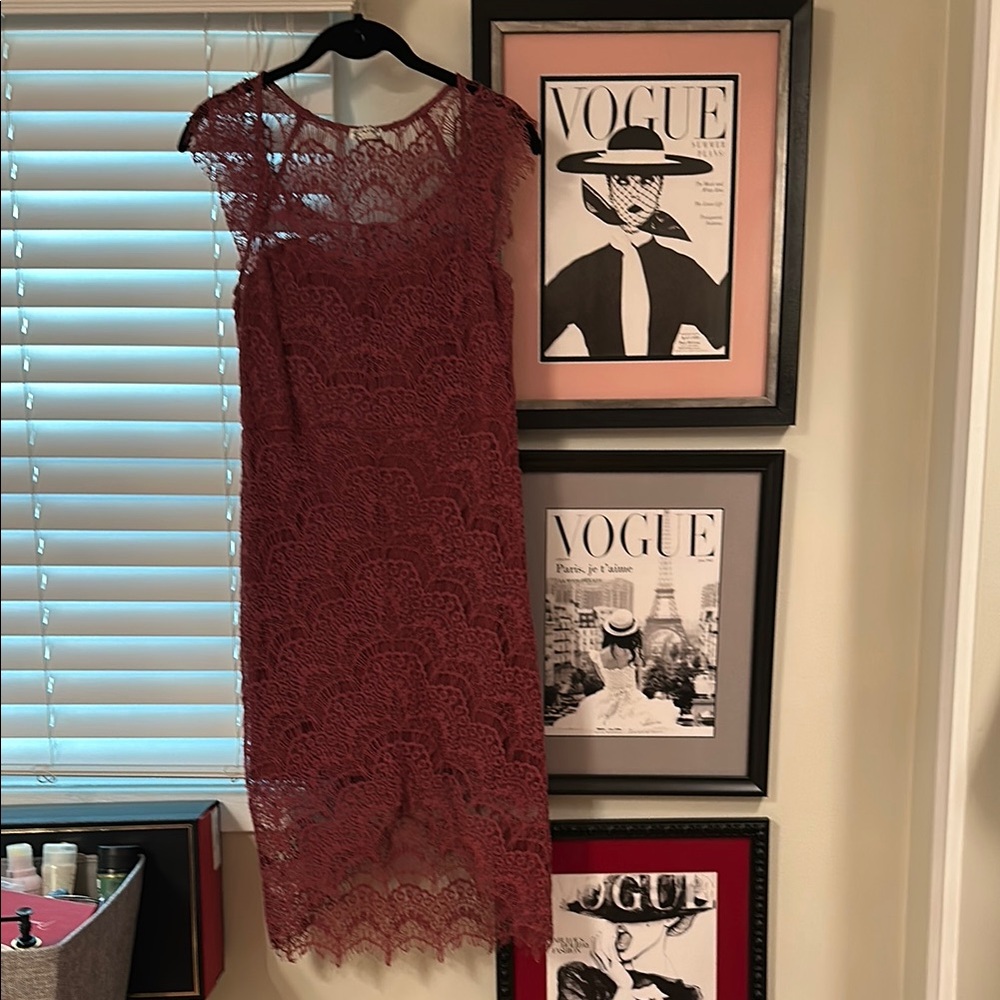 Elegant Lace Dress in Burgundy